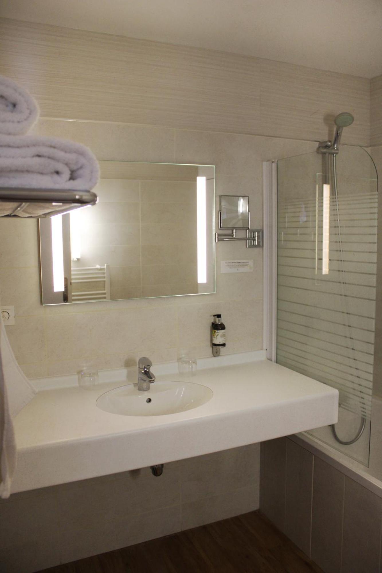 Auberge Du Lac, Sure Hotel Collection By Best Western เมส์นิล-แซ็งต์-แปร์ ภายนอก รูปภาพ