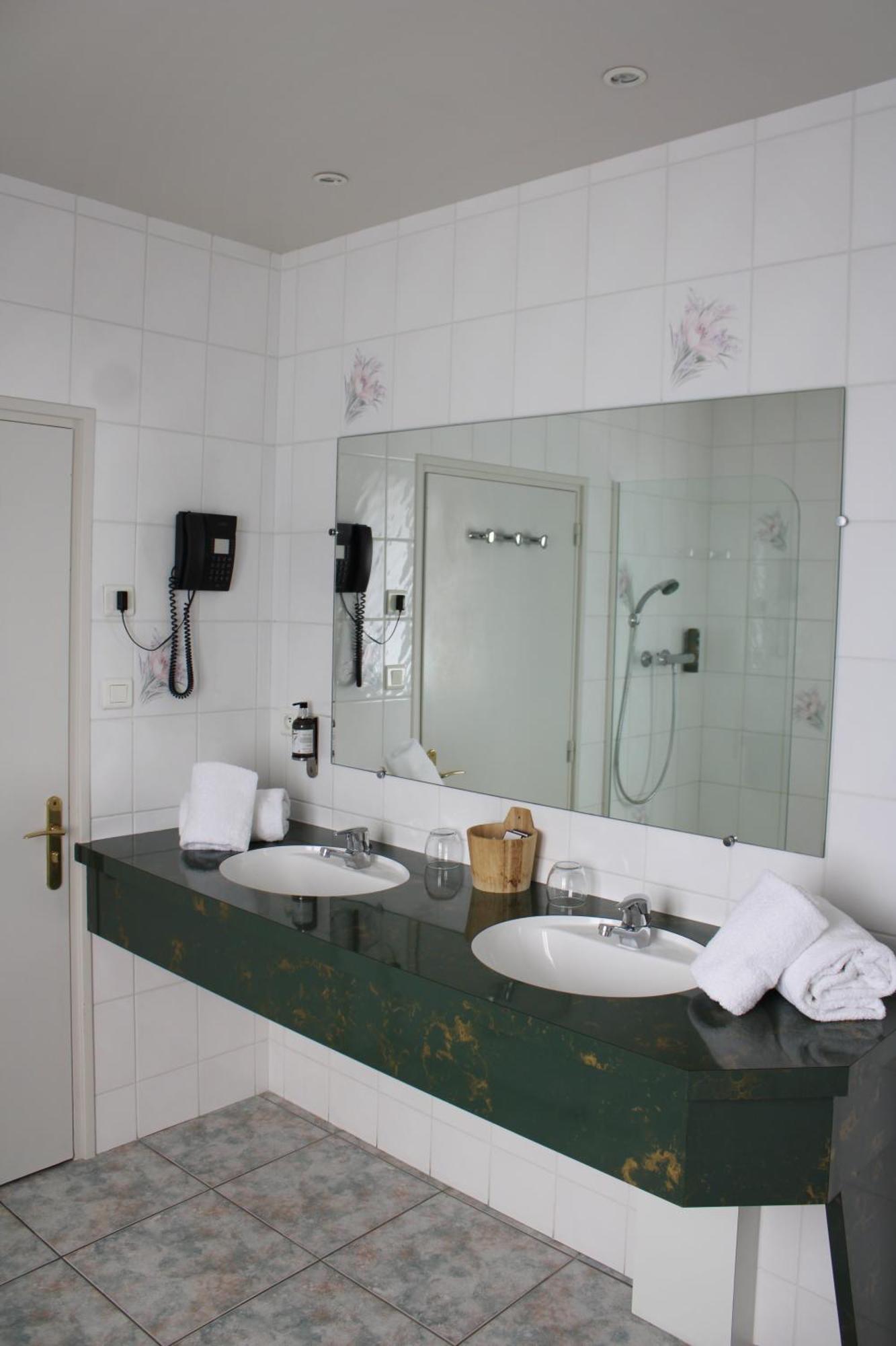 Auberge Du Lac, Sure Hotel Collection By Best Western เมส์นิล-แซ็งต์-แปร์ ภายนอก รูปภาพ
