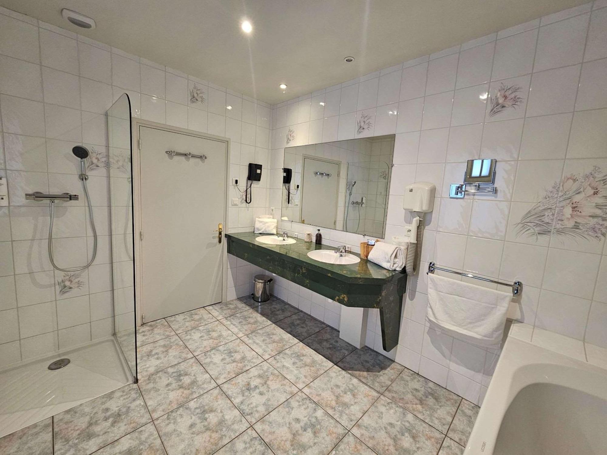 Auberge Du Lac, Sure Hotel Collection By Best Western เมส์นิล-แซ็งต์-แปร์ ภายนอก รูปภาพ