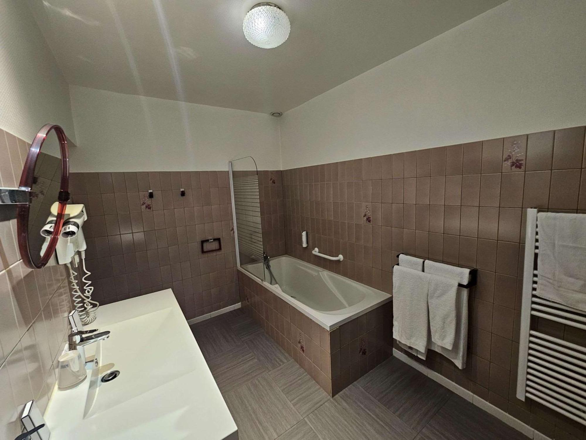 Auberge Du Lac, Sure Hotel Collection By Best Western เมส์นิล-แซ็งต์-แปร์ ภายนอก รูปภาพ
